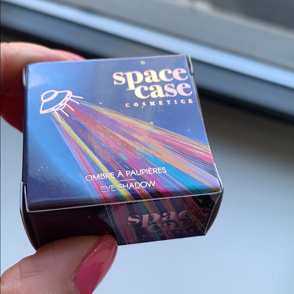 Space Case Cosmetic Eyeshadow - Picture 2 of 5